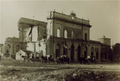 La stazione di Grosseto devastata dai bombardamenti (Foto archivio Isgrec) 