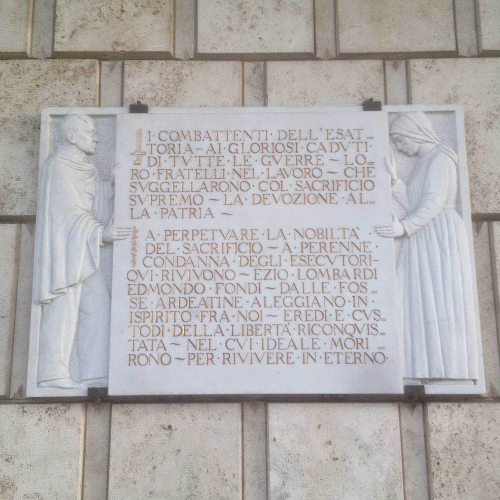 Lapide posta presso l'esattoria di Roma, dove Ezio lavorava.